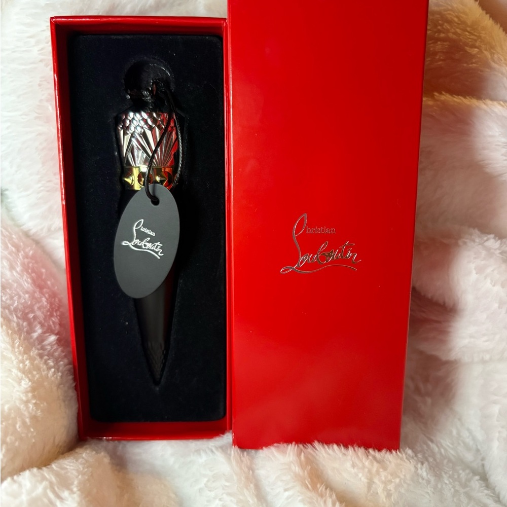 Christian Louboutin Velvet Matte Lip Colour Lipstick Shade 005M Red Dramadouce